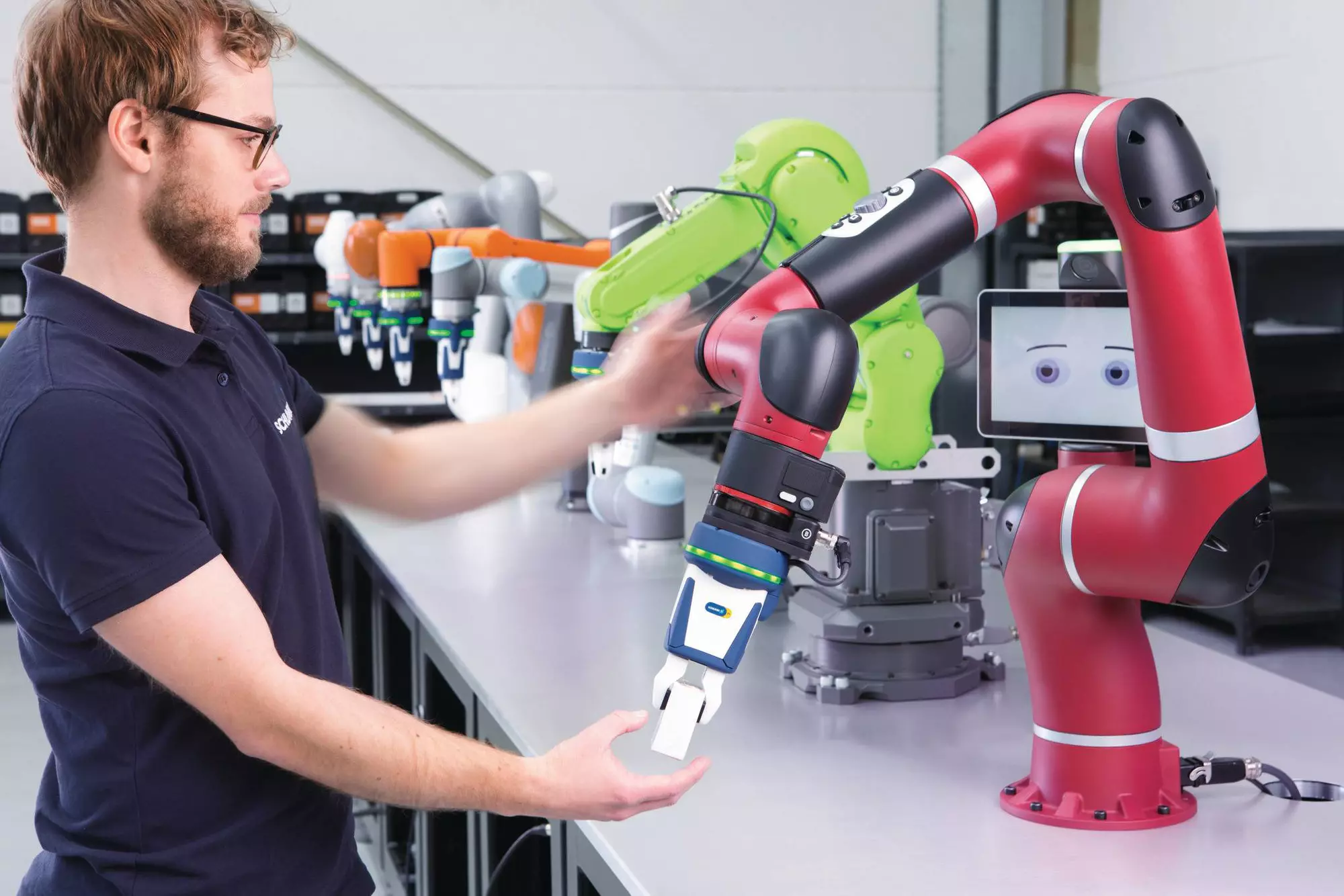 Ресерчер это. Захват SCHUNK на робот. Robotics Mechatronics. ИИ захватывает ресерчеров. Components of Monitor.