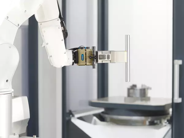 AGM Maschinenbeladung EMH SCHUNK