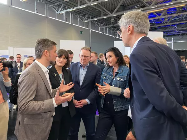 Cooperation DLR x SCHUNK humanoid robotics