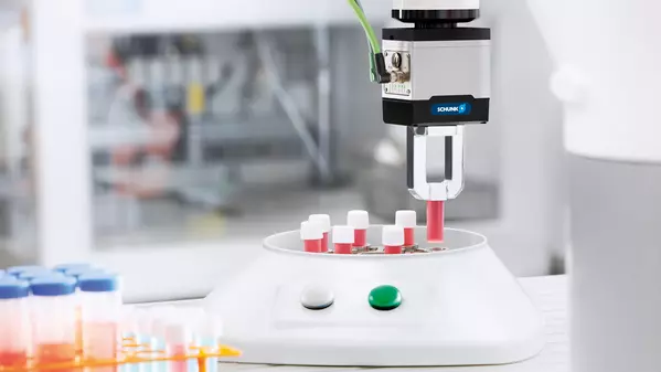 Life Science : Alimentation automatisée des échantillons pour les analyses de laboratoire