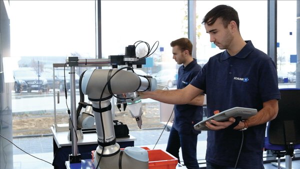 Douze robots et cobots soutiennent déjà la mise au point de solutions d’automatisation spécifiques dans le centre d’applications robotiques CoLab.