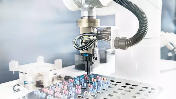 Life Science MedTech : Manipulation des vis pédiculaires