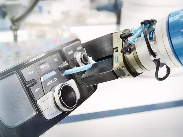 Use of SCHUNK PZN-plus for quality inspection  